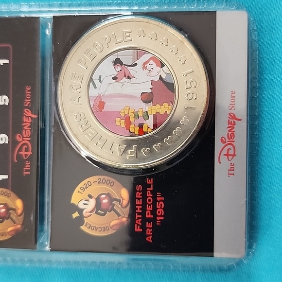 BNIB Disney Decades Commemoritve Coins #4 Goofy Father's Are People 1951 Coin - Picture 3 of 10